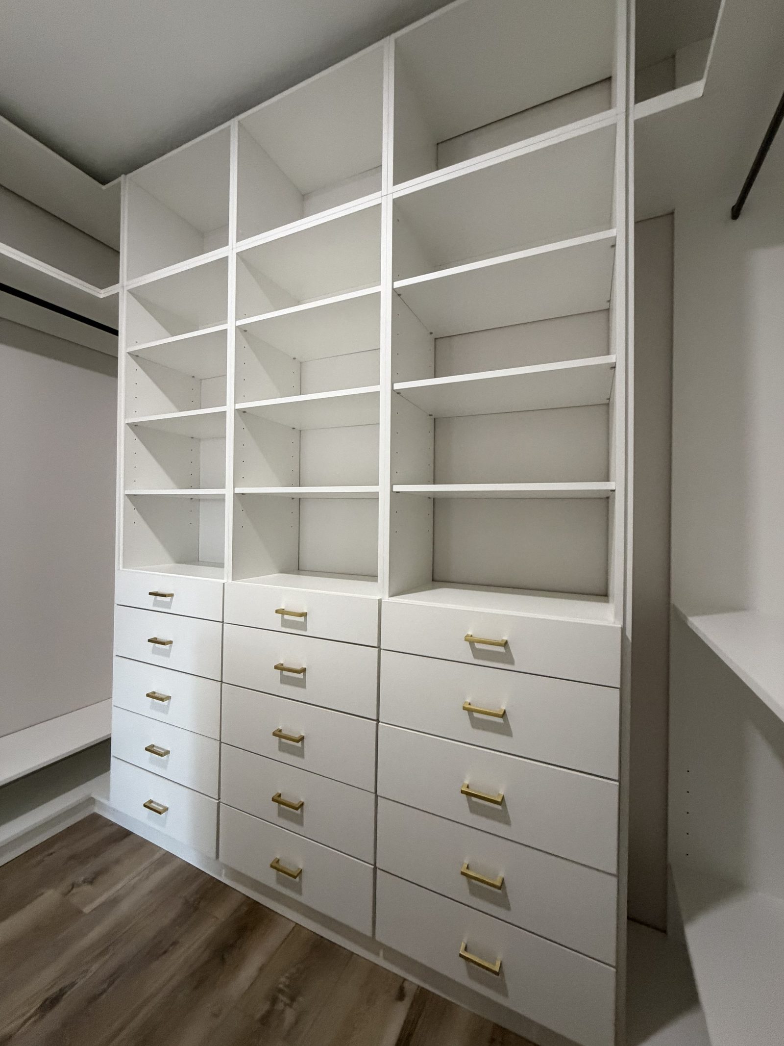 Walk-in closet drawer wall detail